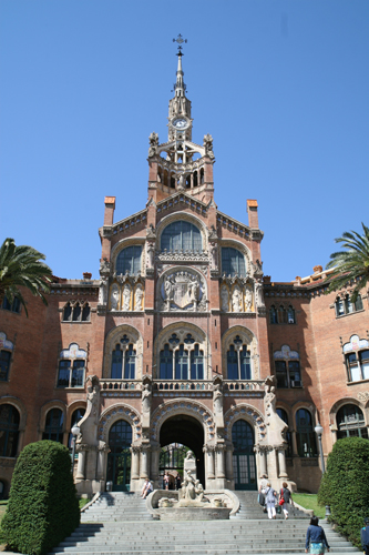 Hospital de la Santa Creu i Sant Pau - Eingangspavillon mit Uhrturm